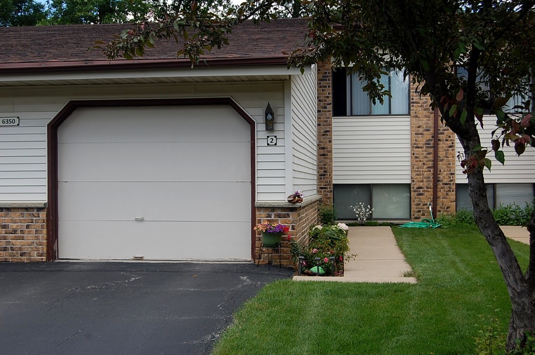 Parkwood Village Townhomes in Franklin, WI - Building Photo