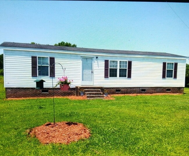 property at 512 McLawhorn Ln