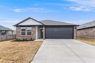 4611 W Barhem Dr in Fayetteville, AR - Building Photo