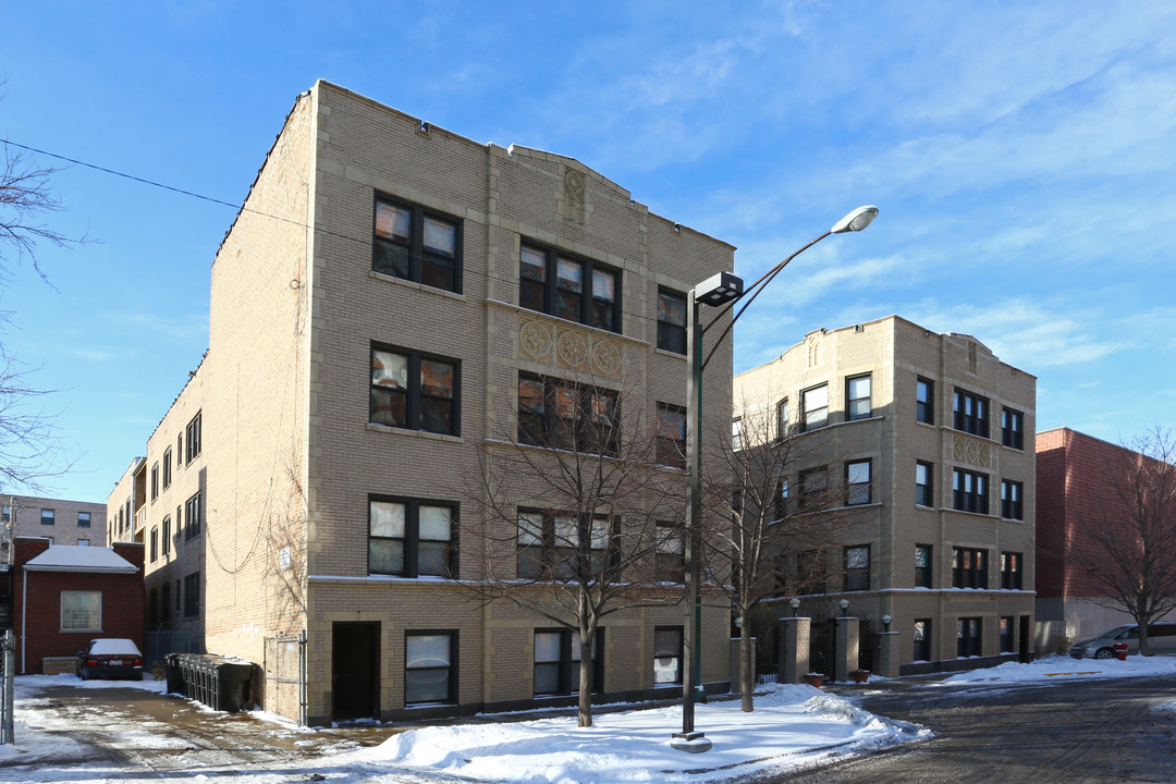 7434 N Hermitage Ave in Chicago, IL - Foto de edificio