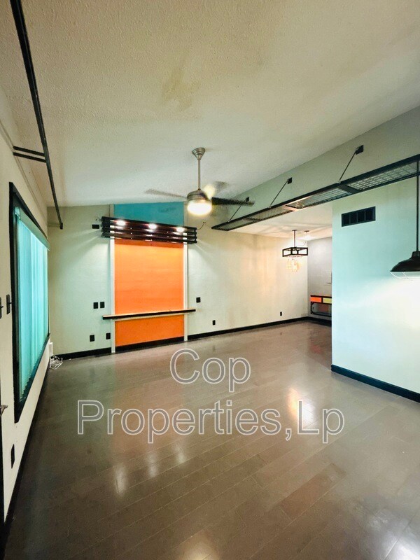 7123 Thrush View Ln in San Antonio, TX - Foto de edificio - Building Photo