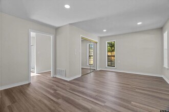 400 S Baker St in Lindale, TX - Building Photo - Building Photo