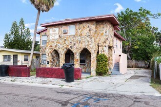 1116 Upton Ct S in St. Petersburg, FL - Building Photo - Building Photo