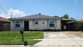 7500 Symmes Ave in New Orleans, LA - Building Photo