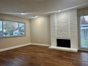 5708 Platina Ct in Sacramento, CA - Building Photo - Building Photo