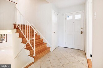 8805 Honeybee Ln in Bethesda, MD - Building Photo - Building Photo