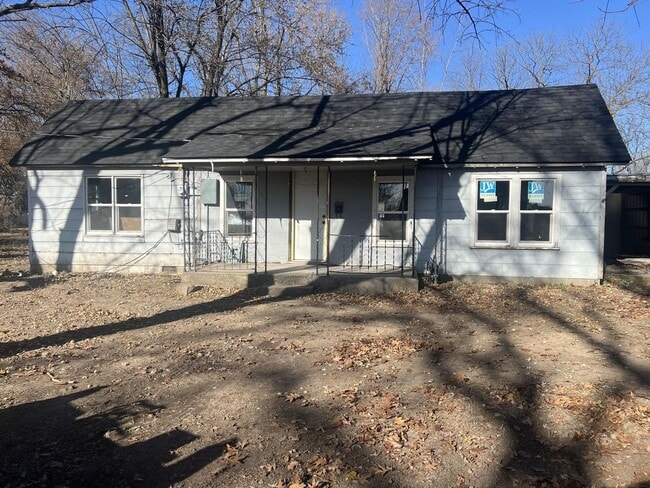 property at 610 W 10th St