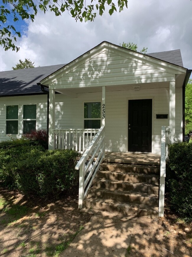 property at 251-253-253 E Mason St