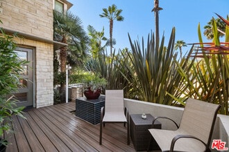 12809 N Seaglass Cir in Los Angeles, CA - Building Photo - Building Photo