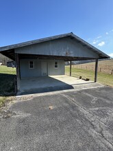 124 Harrington Hollow Rd in Bluff City, TN - Foto de edificio - Building Photo