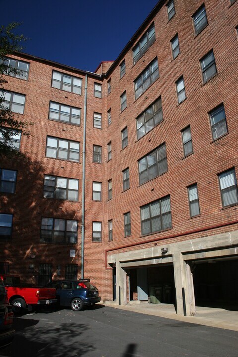 215 C Street Apartments in Washington, DC - Building Photo