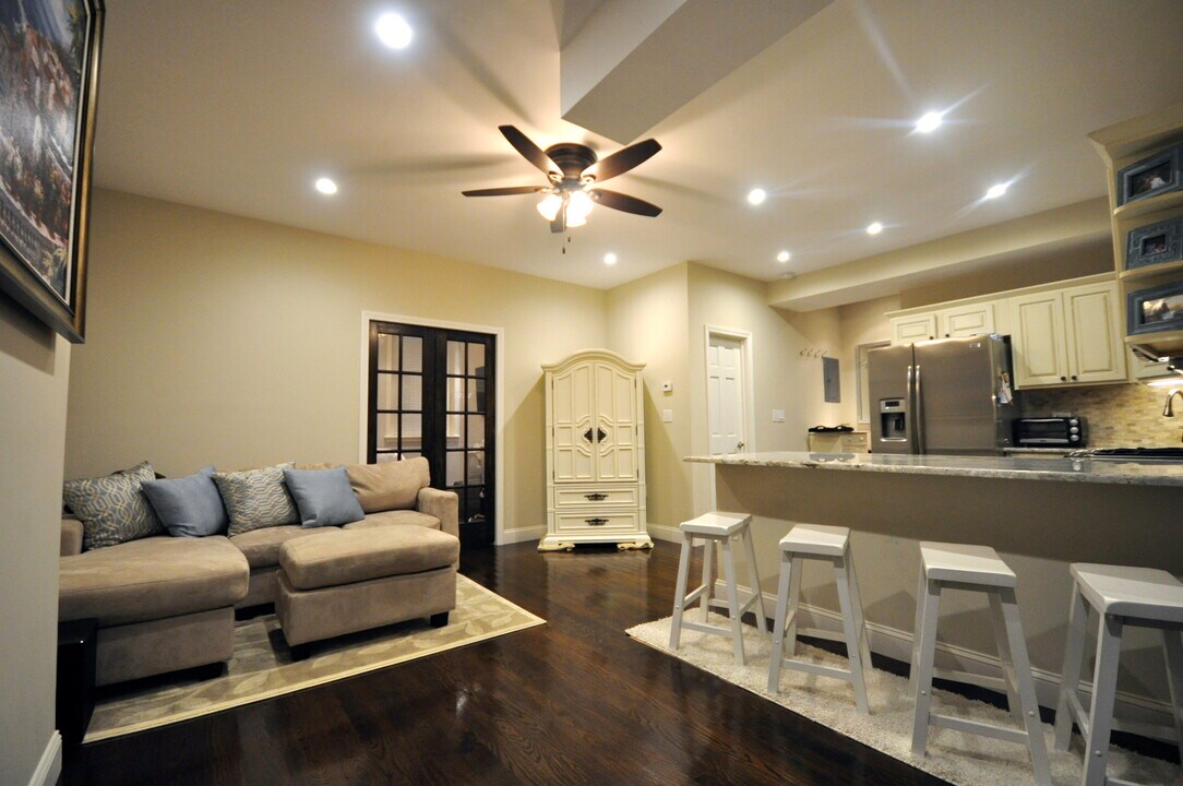 591 Beacon St, Unit 1 in Boston, MA - Building Photo