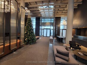 8 Interchange Wy in Vaughan, ON - Building Photo - Building Photo