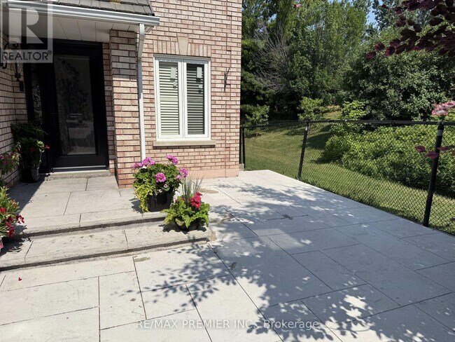 54 Castlepoint Dr in Vaughan, ON - Building Photo - Building Photo