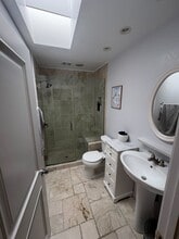 3600 E 4th St, Unit 303 in Long Beach, CA - Building Photo - Building Photo