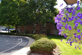 Shadow Run in Hubbard, OH - Foto de edificio - Building Photo