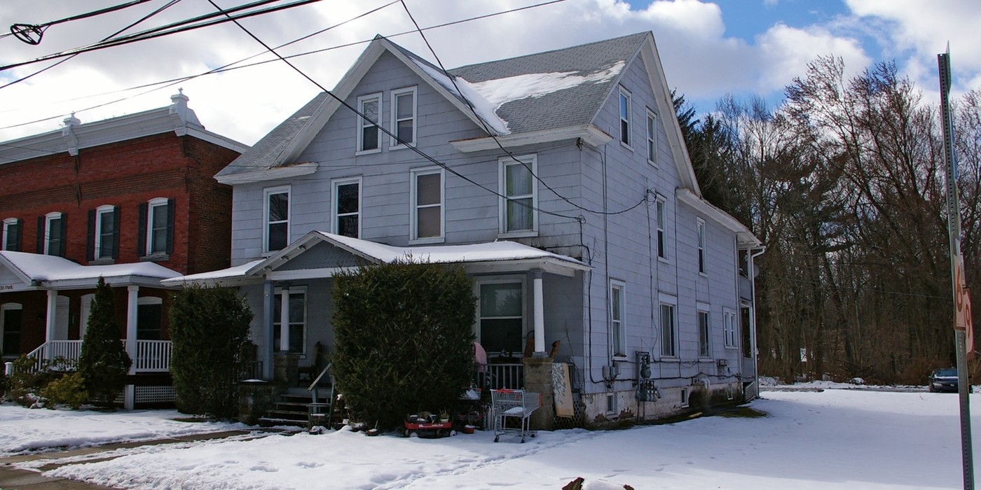 305 Park Ave in Stroudsburg, PA - Building Photo