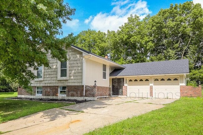 property at 11917 Sycamore Ave