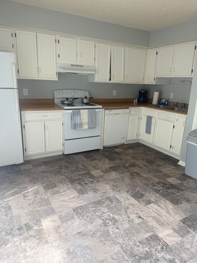 property at 16 Duiguid Dr
