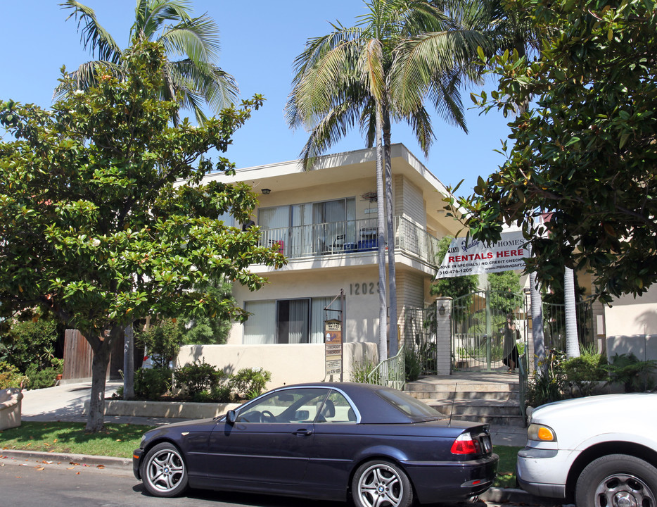 12023 Goshen Ave in Los Angeles, CA - Building Photo