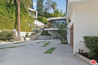 1232 Sunset Plaza Dr in Los Angeles, CA - Building Photo - Building Photo