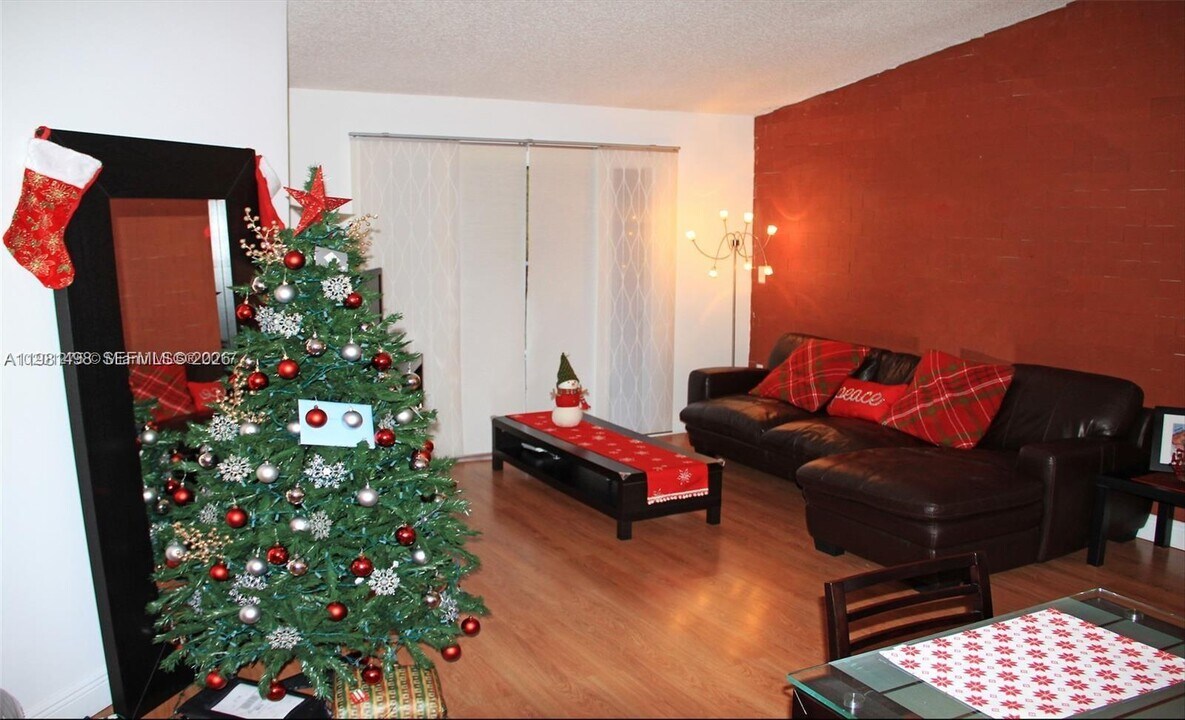 20741 NE 4th Ct in Miami, FL - Building Photo