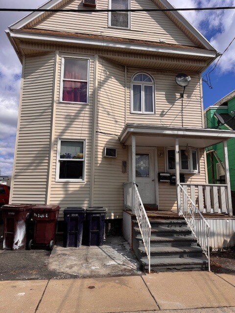 14 Dane St, Unit 3 in Everett, MA - Foto de edificio