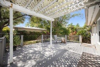 5490 SW 57th Ave in Miami, FL - Building Photo - Building Photo