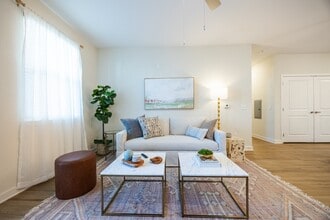 Madison Shores in Pensacola, FL - Foto de edificio - Building Photo