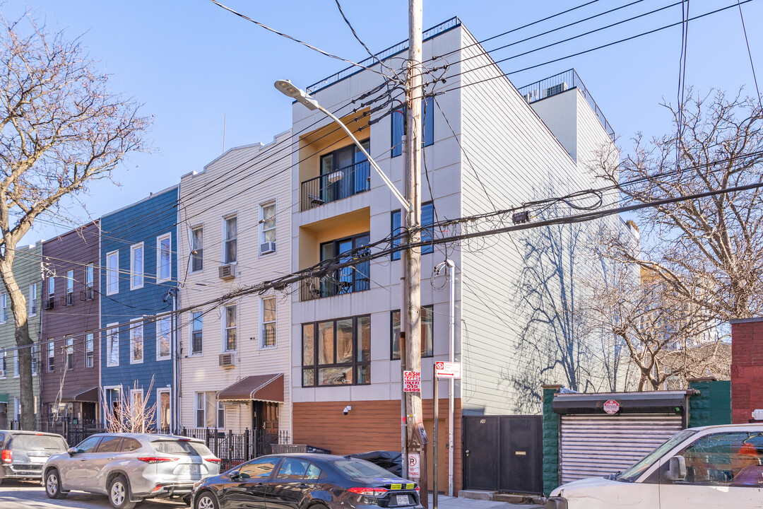 400 Linden St in Brooklyn, NY - Foto de edificio