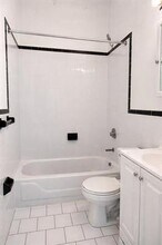 163 Christopher Columbus Dr in Jersey City, NJ - Foto de edificio - Building Photo