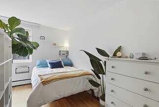 74 Kent St, Unit 35 in Brookline, MA - Foto de edificio - Building Photo