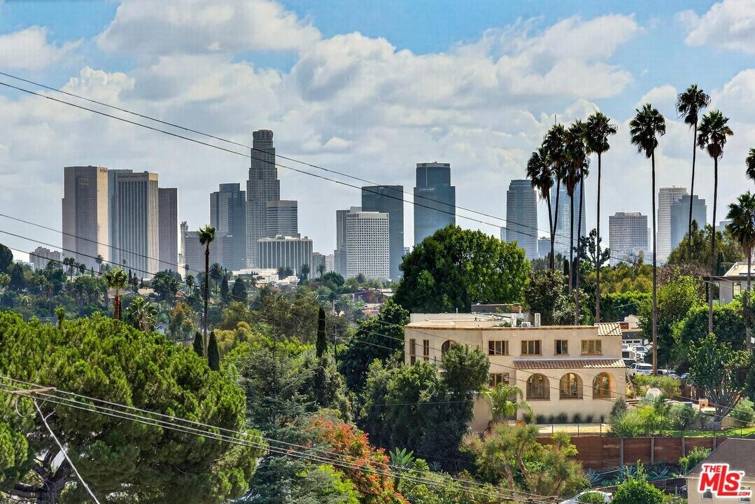 1653 Micheltorena St in Los Angeles, CA - Building Photo