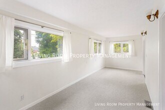 2908 NE Skidmore St in Portland, OR - Foto de edificio - Building Photo