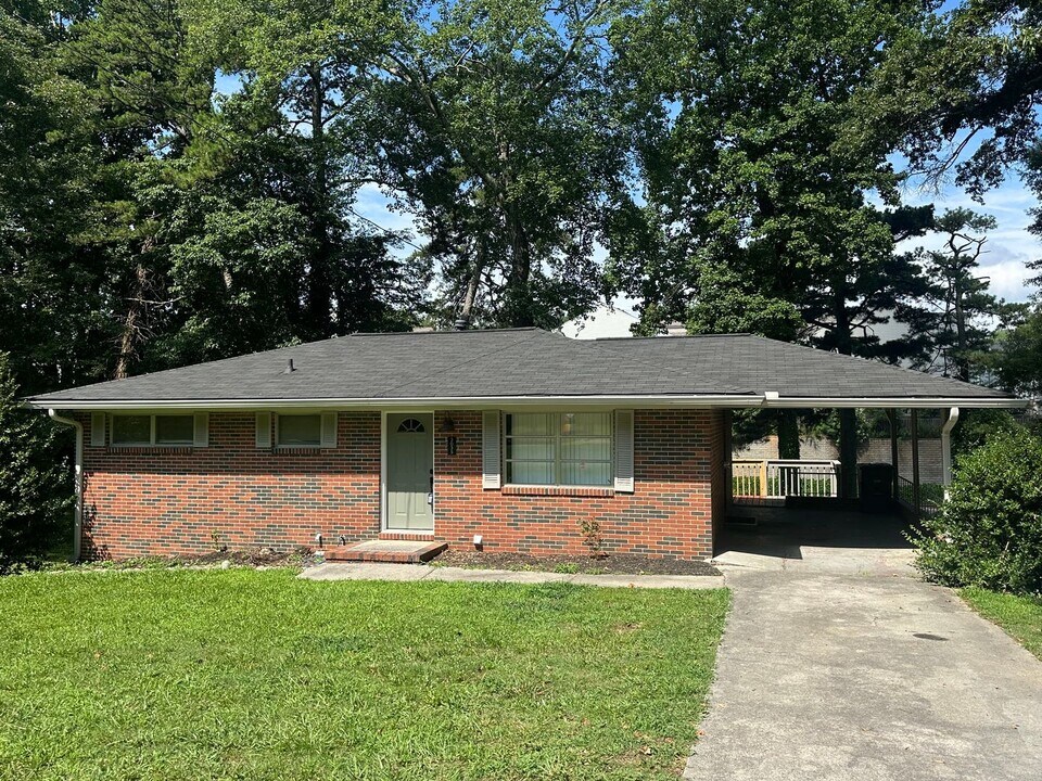 3035 Shirley Dr in Kennesaw, GA - Building Photo