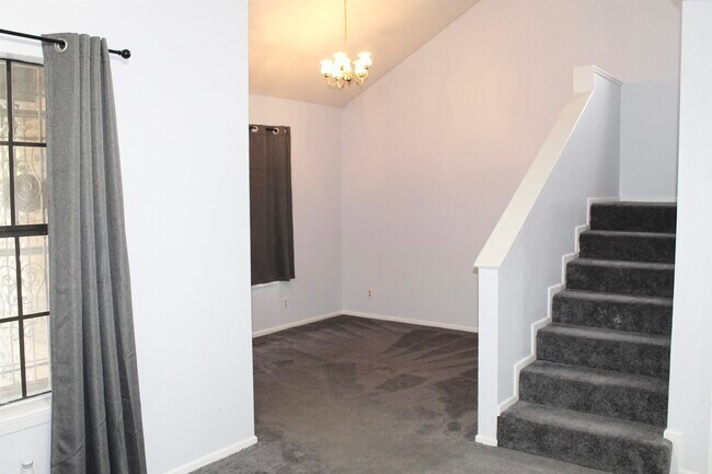 1423 Agave Dr in Laredo, TX - Building Photo - Building Photo