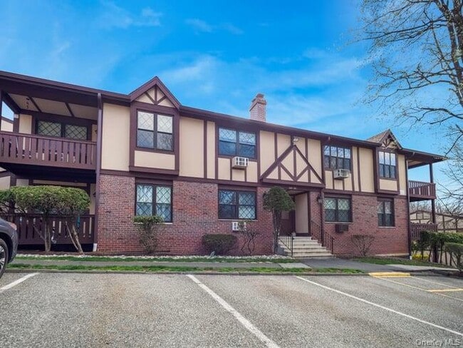 391 Sierra Vista Ln in Valley Cottage, NY - Building Photo - Building Photo