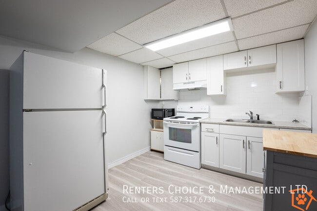 Two Bedroom Basement Suite, Utilities Included,  Close to University in Lethbridge, AB - Building Photo - Building Photo