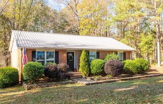 1339 Sanders St in Auburn, AL - Building Photo