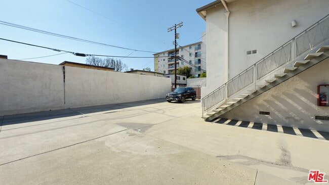 979 S Kingsley Dr in Los Angeles, CA - Building Photo - Building Photo