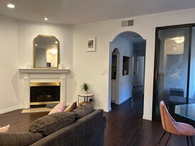 3913 N Virginia Rd, Unit 210 in Long Beach, CA - Building Photo