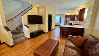 1801 N Washtenaw Ave in Chicago, IL - Building Photo - Building Photo