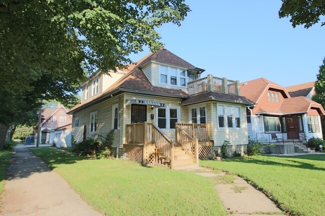 property at 4506 W Auer Ave