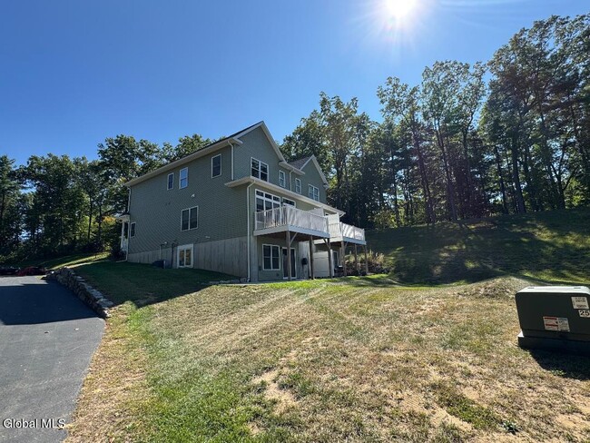 546 NY-9P in Saratoga Springs, NY - Building Photo - Building Photo