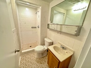 48 Lancaster Ter, Unit 101 in Brookline, MA - Foto de edificio - Building Photo