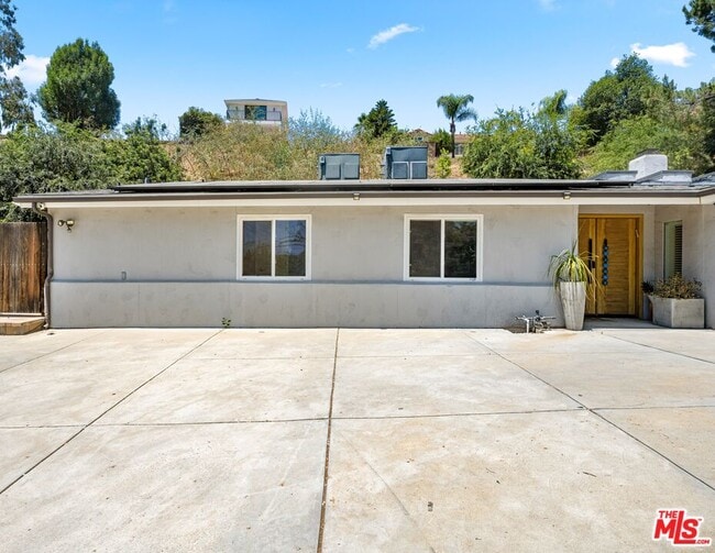 20159 Hatteras St in Los Angeles, CA - Building Photo - Building Photo