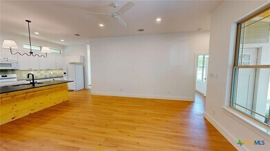 1108 Chestnut St in San Marcos, TX - Building Photo - Building Photo