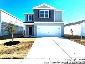 3983 Trail de Paris in New Braunfels, TX - Building Photo