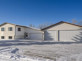 1731 5th Ave NE in Beulah, ND - Building Photo