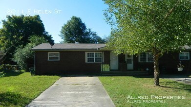 2011 Helen St in Fayetteville, AR - Building Photo - Building Photo